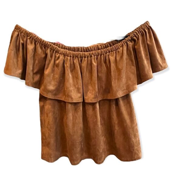 CUPCAKES & CASHMERE JENNINGS FLOUNCE OFF SHOULDER FAUX SUEDE TOP SMALL - Picture 2 of 11